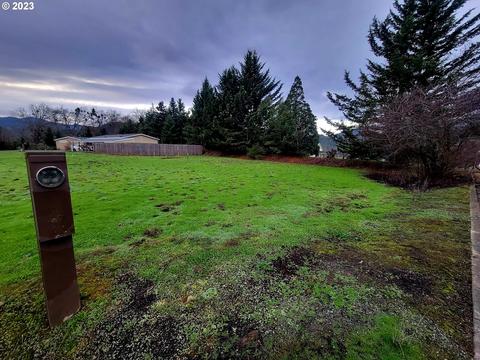 358 Mathews Dr #1, Myrtle Creek, OR 97457