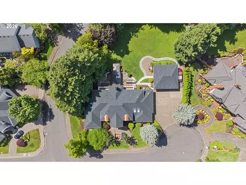 View/Area - 1564 Regency Dr, Eugene, OR 97401 photo 2 of 3