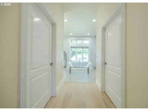 Entry Way - 1564 Regency Dr, Eugene, OR 97401 photo 4 of 6