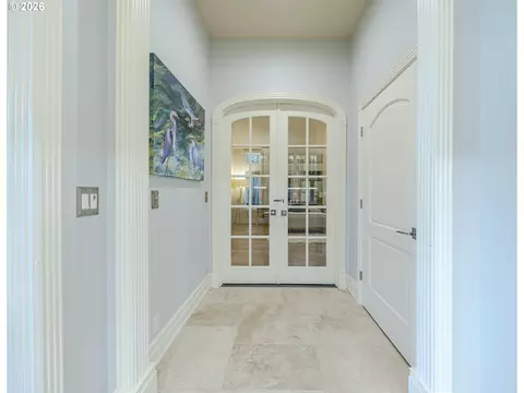 Entry Way - 1564 Regency Dr, Eugene, OR 97401 photo 3 of 6