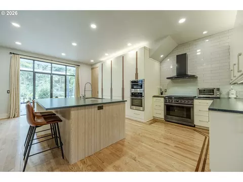 Kitchen - 1564 Regency Dr, Eugene, OR 97401 photo 5 of 6