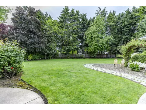 Exterior - 1564 Regency Dr, Eugene, OR 97401 photo 2 of 6