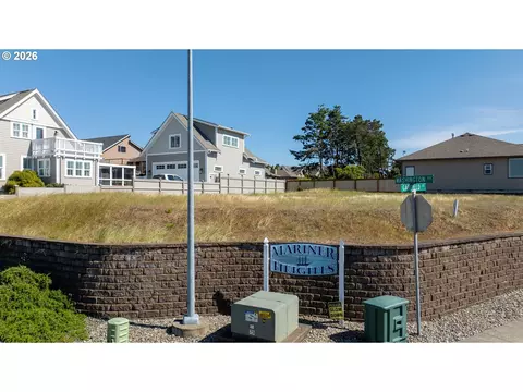 2115 Garfield St, North Bend, OR 97459