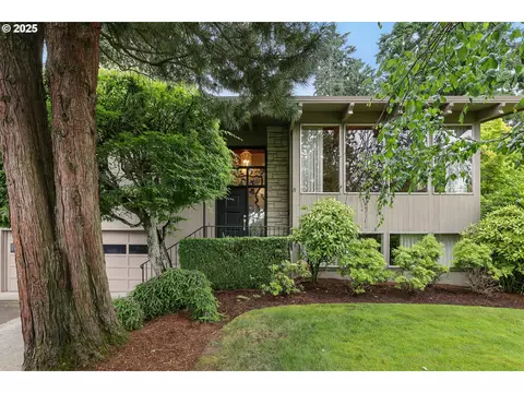 845 NW Day Dr, Gresham, OR 97030