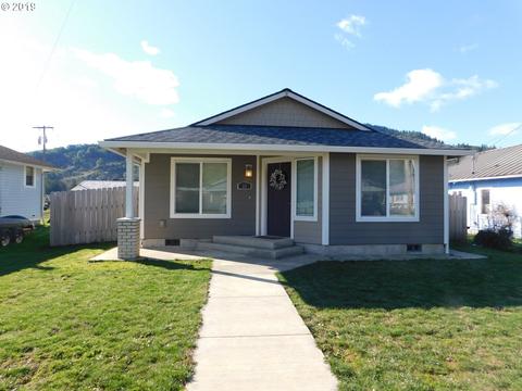 331 4th Ave, Powers, OR 97466 photo 1
