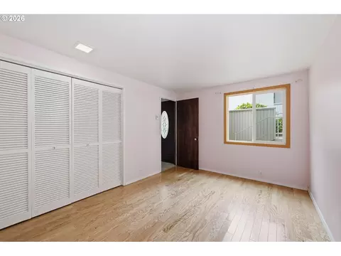 Bedroom - 2562 Brittania Pl, Eugene, OR 97405 photo 2 of 7