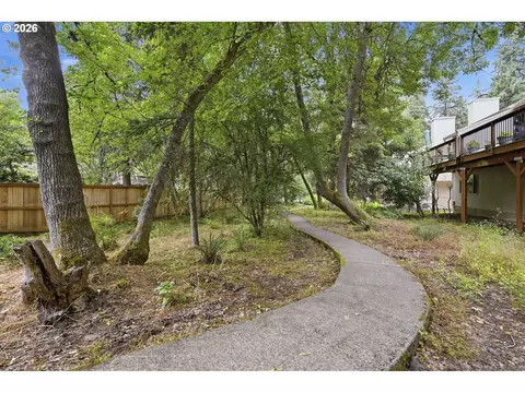 Exterior - 2562 Brittania Pl, Eugene, OR 97405 photo 5 of 7