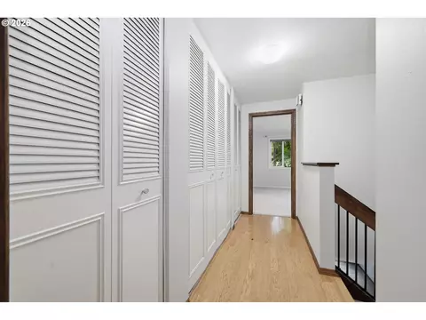 Entry Way - 2562 Brittania Pl, Eugene, OR 97405 photo 2 of 2