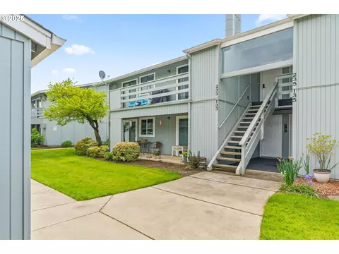 650 Harlow Rd #233, Springfield, OR 97477