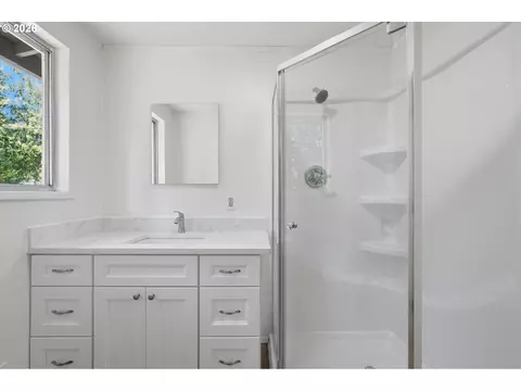Bath - 19709 E Victory Ln, Sandy, OR 97055 photo 3 of 3