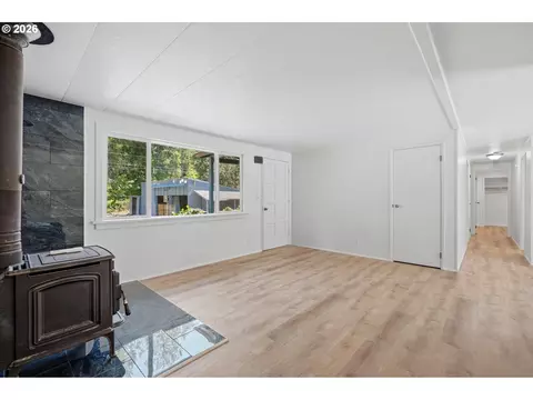 Living - 19709 E Victory Ln, Sandy, OR 97055 photo 3 of 3
