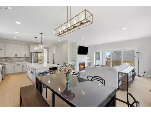Dining - 3779 SW Mckinley St, Gresham, OR 97080 photo 2 of 2