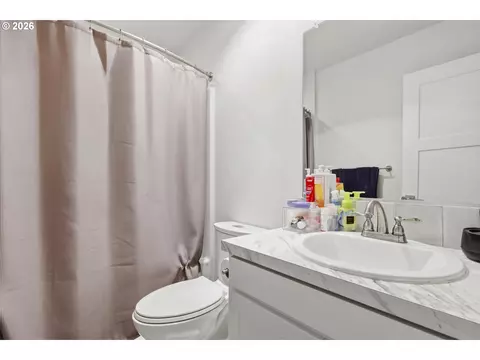 Bath - 3779 SW Mckinley St, Gresham, OR 97080 photo 5 of 5