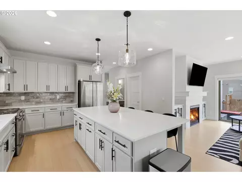 Kitchen - 3779 SW Mckinley St, Gresham, OR 97080 photo 3 of 4