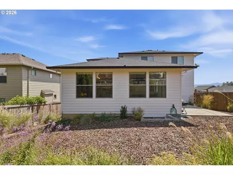 Exterior - 3779 SW Mckinley St, Gresham, OR 97080 photo 8 of 10