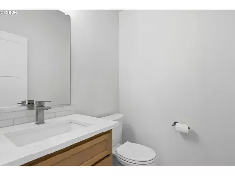 Bath - 3779 SW Mckinley St, Gresham, OR 97080 photo 2 of 5