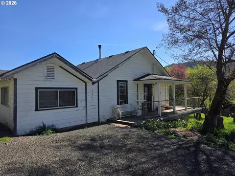 4341 Happy Valley Rd, Roseburg, OR 97471
