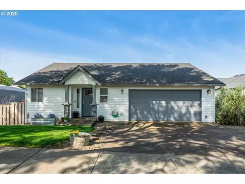 3221 N Juniper Dr, Newberg, OR 97132