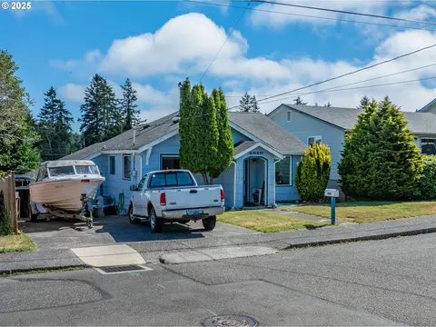 1449 Myrtle Ave, Coos Bay, OR 97420