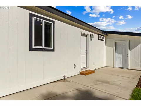 Exterior - 712 NW 6th St, Pendleton, OR 97801 photo 2 of 11