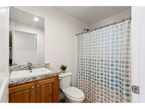 Bath - 712 NW 6th St, Pendleton, OR 97801 photo 2 of 2