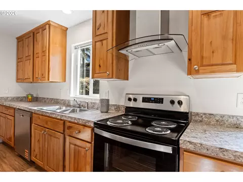 Kitchen - 712 NW 6th St, Pendleton, OR 97801 photo 3 of 6
