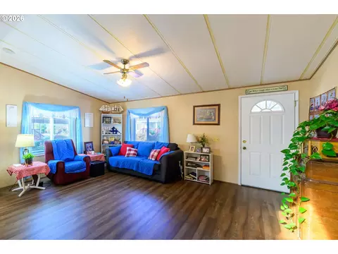 Living - 658 S 57th St #67, Springfield, OR 97478 photo 3 of 4