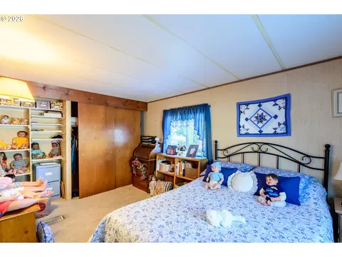 Bedroom - 658 S 57th St #67, Springfield, OR 97478 photo 2 of 5