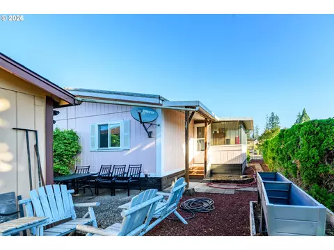 Exterior - 658 S 57th St #67, Springfield, OR 97478 photo 3 of 4