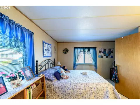Bedroom - 658 S 57th St #67, Springfield, OR 97478 photo 3 of 5
