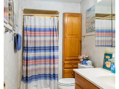 Bath - 658 S 57th St #67, Springfield, OR 97478 photo 1 of 3