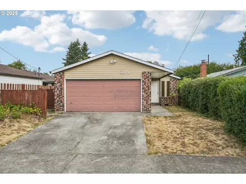 9271 SE Clay St, Portland, OR 97216