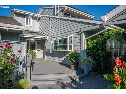 32455 SW Lake Point Ct, Wilsonville, OR 97070