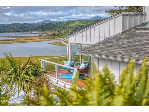 30 Bluffs Ct, Gleneden Beach, OR 97388