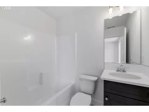 Bath - 149 SW Eagle Dr, Boardman, OR 97818 photo 1 of 2