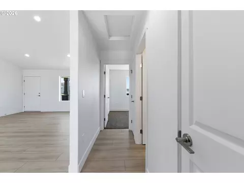 Entry Way - 149 SW Eagle Dr, Boardman, OR 97818 photo 3 of 3