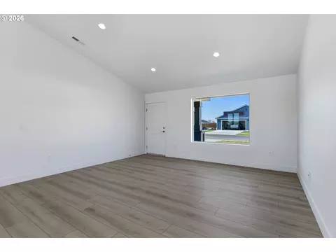 Living - 149 SW Eagle Dr, Boardman, OR 97818 photo 1 of 5
