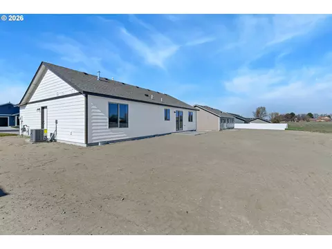 Exterior - 149 SW Eagle Dr, Boardman, OR 97818 photo 4 of 5