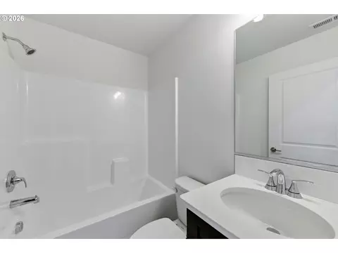Bath - 149 SW Eagle Dr, Boardman, OR 97818 photo 2 of 2