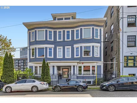 1714 NW Couch St #7, Portland, OR 97209