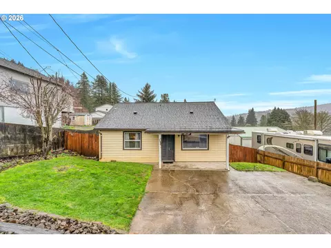 863 NE Poplar St, Clatskanie, OR 97016