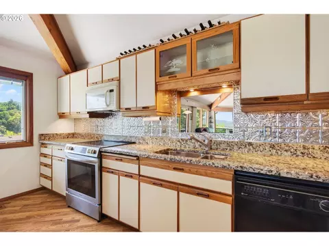 30013 Maple Dr, Rainier, OR 97048 photo 10
