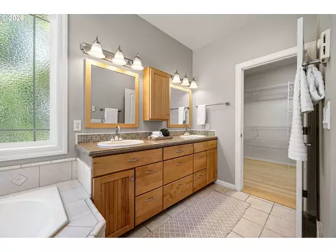 Bath - 2218 Willow Loop, Florence, OR 97439 photo 3 of 5
