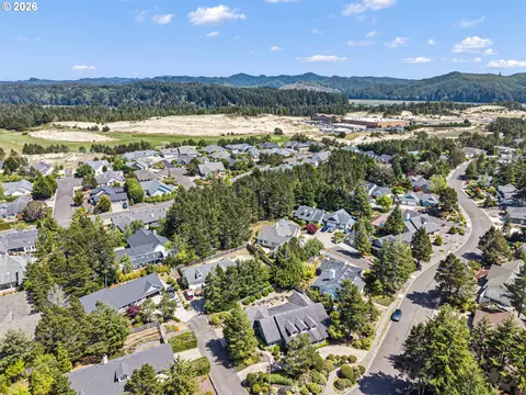 View/Area - 2218 Willow Loop, Florence, OR 97439 photo 2 of 2