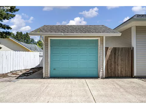 Exterior - 2218 Willow Loop, Florence, OR 97439 photo 19 of 19