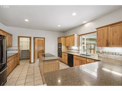 Kitchen - 2218 Willow Loop, Florence, OR 97439 photo 1 of 6