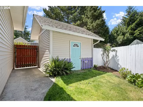 Exterior - 2218 Willow Loop, Florence, OR 97439 photo 14 of 19