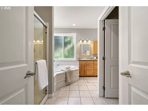 Bath - 2218 Willow Loop, Florence, OR 97439 photo 1 of 5