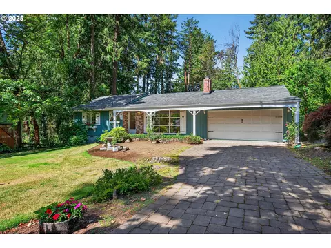 4945 SW 38th Pl, Portland, OR 97221
