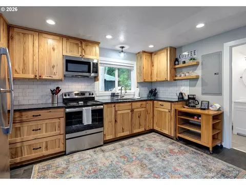 Kitchen - 23797 E Lolo Pass Rd, Rhododendron, OR 97049 photo 2 of 2